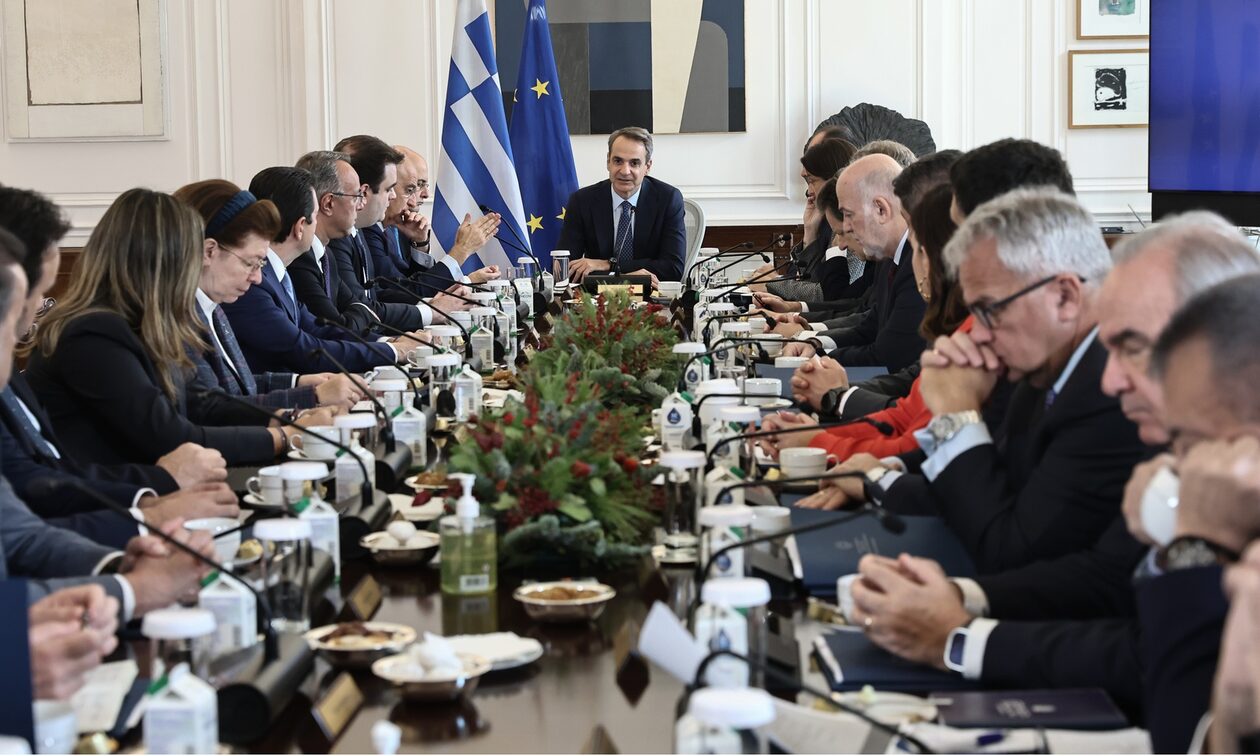 Oι άσοι και τα αγκάθια της κυβέρνησης για το 2024