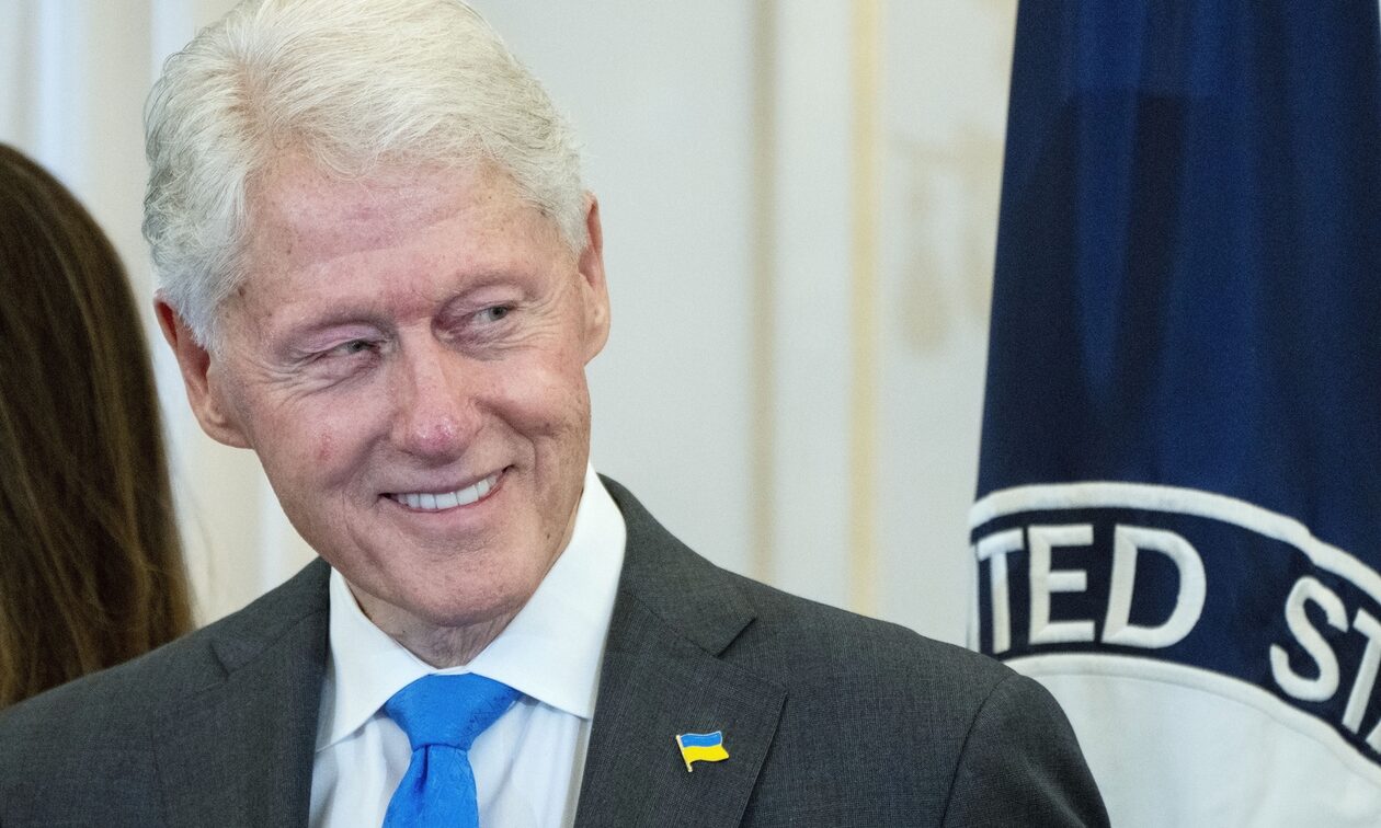 Τζέφρι Έπσταϊν: Δημοσιεύθηκαν 950 δικαστικά έγγραφα – Κατονομάζονται Κλίντον και πρίγκιπας Άντριου