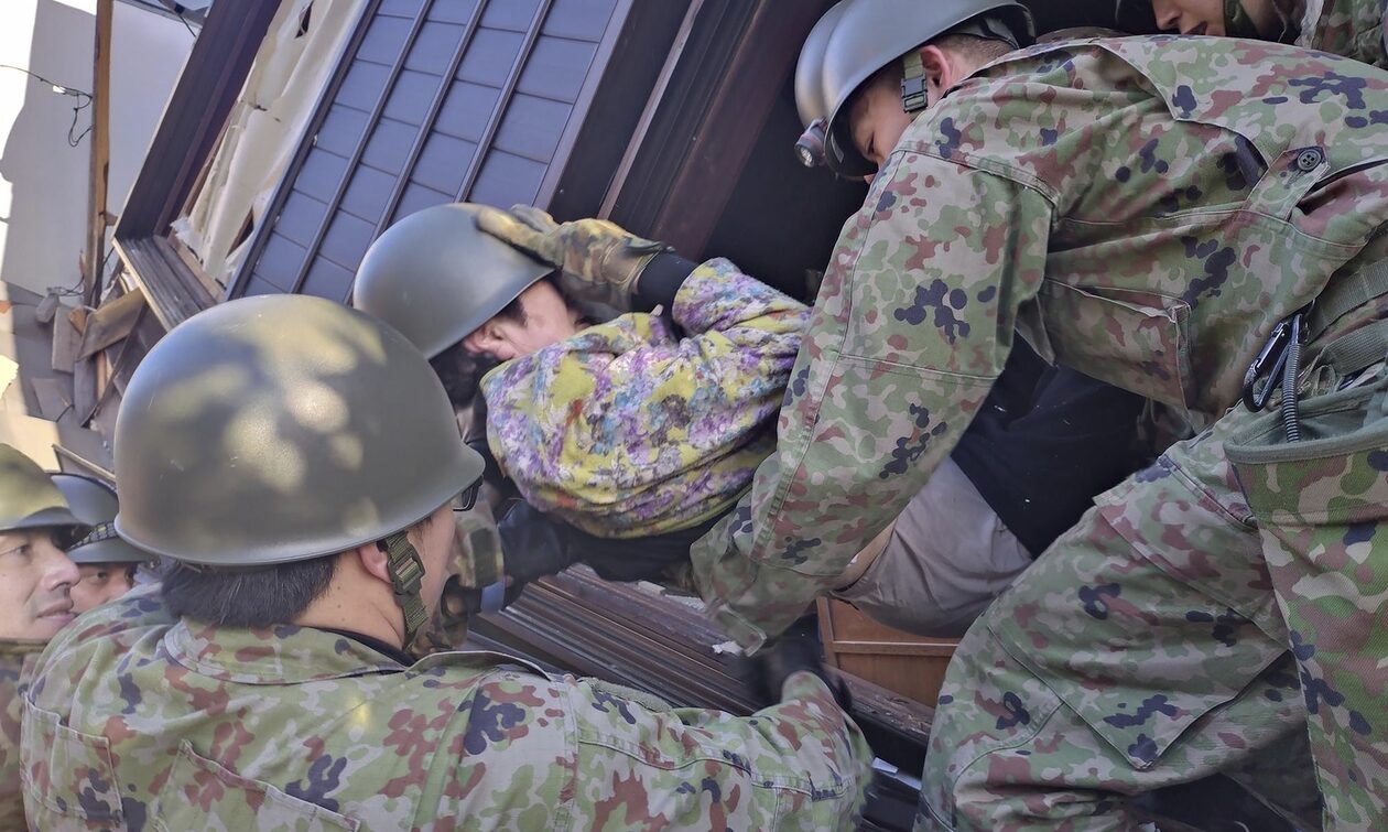 Σεισμός στην Ιαπωνία: «Μάχη» με τον χρόνο για επιζώντες – Χωρίς νερό και ρεύμα χιλιάδες σπίτια