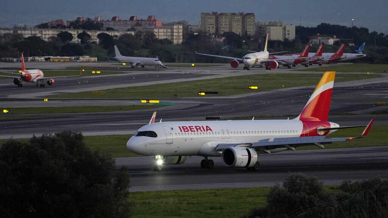 Ισπανία: Απεργία στην αεροπορική εταιρεία Iberia – Χάος με τις πτήσεις για τα Θεοφάνεια