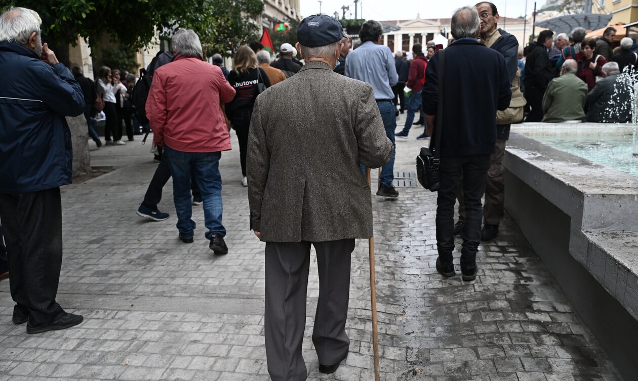 Συντάξεις Φεβρουαρίου: Οι ημερομηνίες πληρωμής – Τι αλλάζει