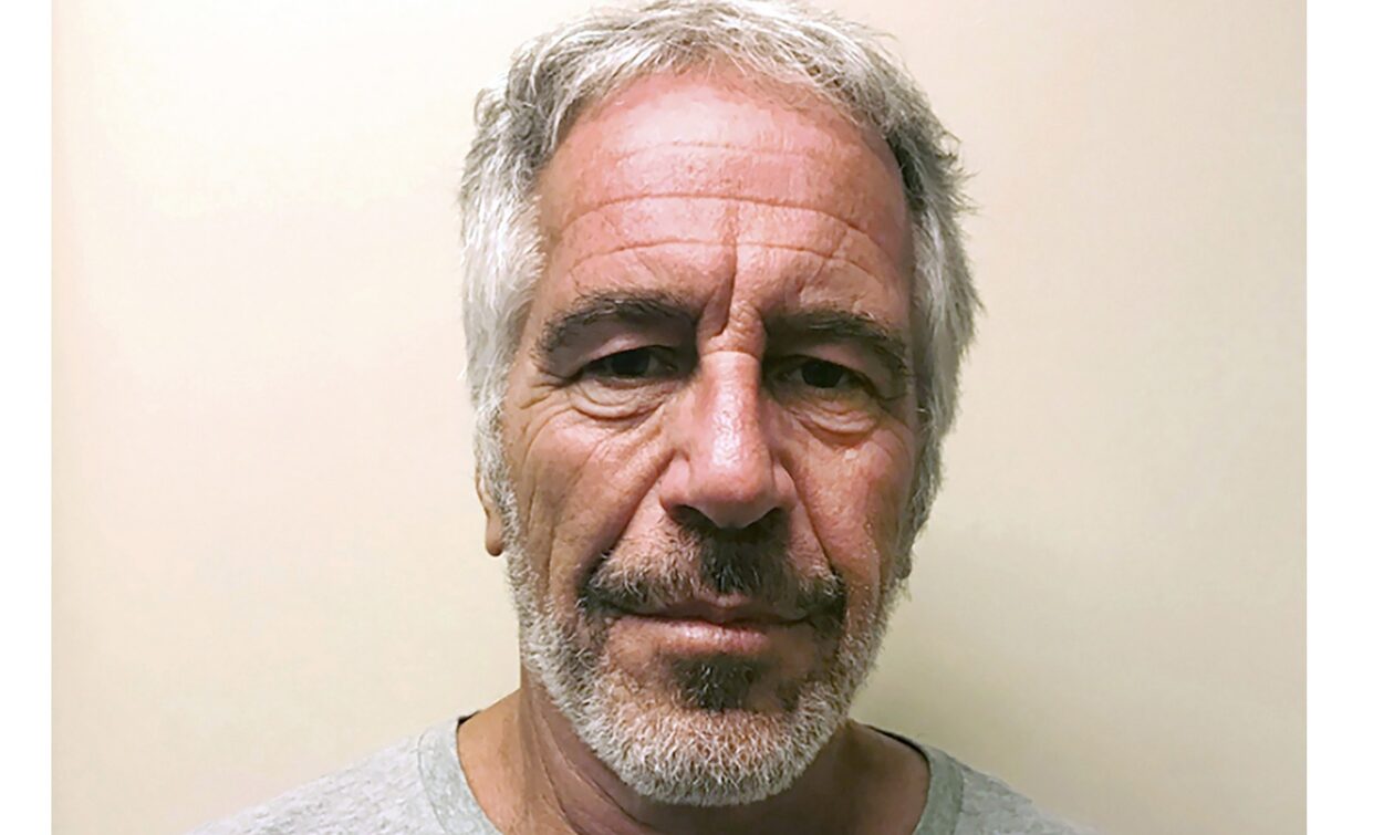 Τζέφρι Επστάιν: Άλλες 300 σελίδες εγγράφων στη δημοσιότητα – Η «εισβολή» Κλίντον σε περιοδικό