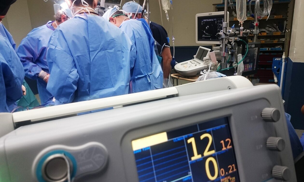 Συναγερμός στην Ευρώπη: Κορωνοϊός και γρίπη γεμίζουν τα νοσοκομεία και επαναφέρουν τις μάσκες