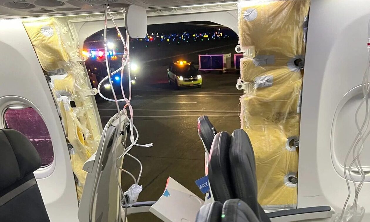 ΗΠΑ: Οι Αρχές καθηλώνουν 171 αεροπλάνα Boeing έπειτα από την αποκόλληση παραθύρου σε πτήση