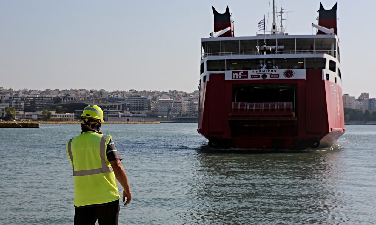 Κακοκαιρία: Μετά τις 17:30 ξεκινούν ξανά τα δρομολόγια πλοίων από το λιμάνι του Πειραιά