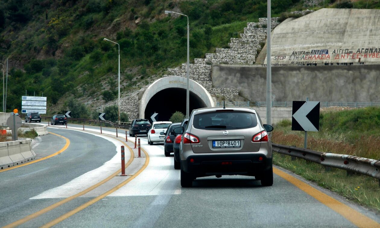 Κακοκαιρία: Αποκαταστάθηκε η κυκλοφορία στην Παλαιά Εθνική Οδό Πατρών – Κορίνθου