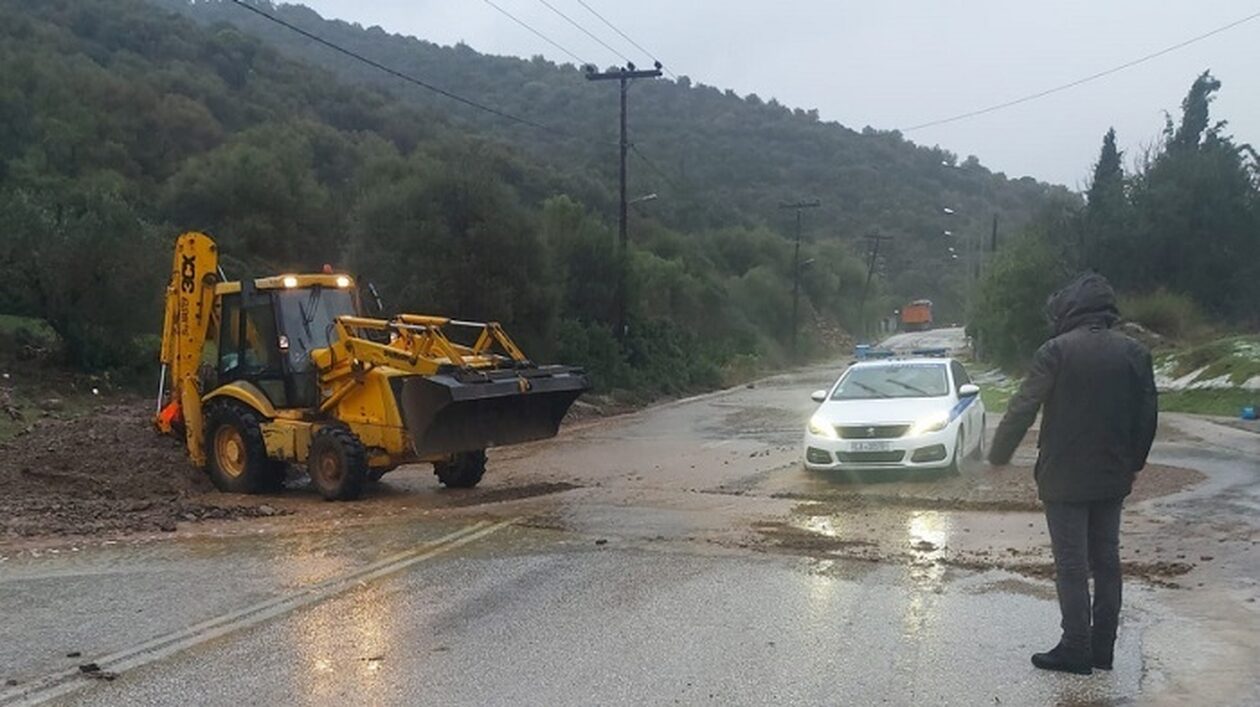 Κατολισθήσεις Στο Επαρχιακό Δίκτυο της  Σιθωνίας: Πλημμύρισε η Τορώνη