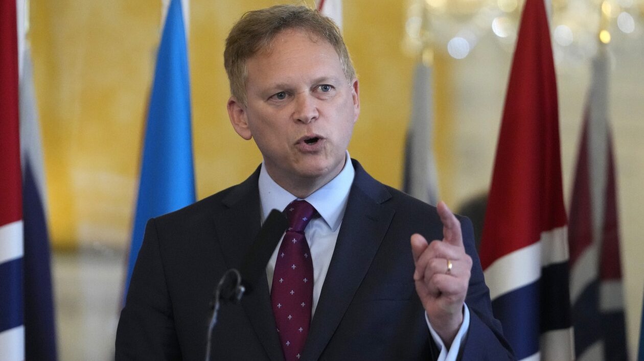 Υεμένη: Στοχοποίησαν βρετανικό πολεμικό  – «Αυτό παραπάει», δηλώνει ο υπουργός Άμυνας Σαπς