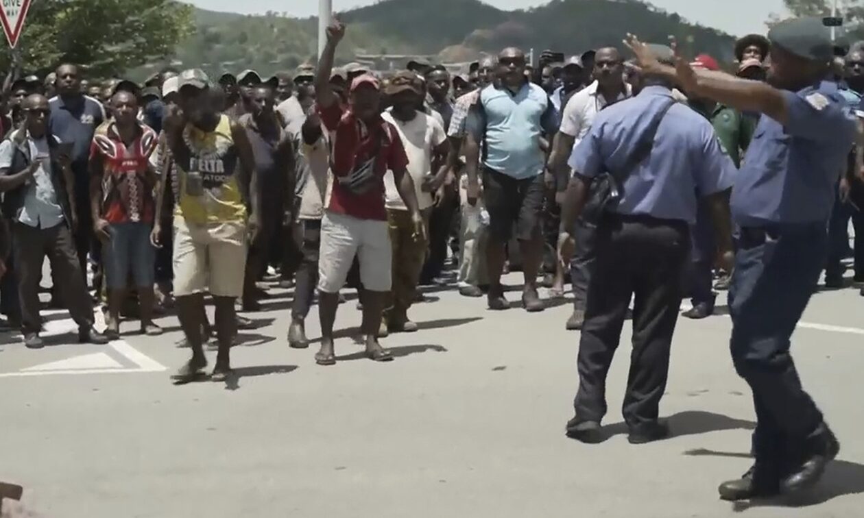 Στις «φλόγες» η Παπούα Νέα Γουινέα: Τουλάχιστον 15 νεκροί μετά από ταραχές και λεηλασίες