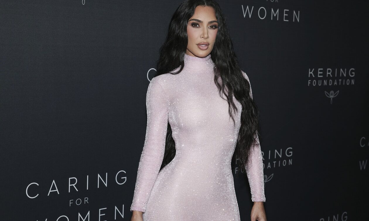 Κιμ Καρντάσιαν: Η selfie με το μήνυμα που συζητήθηκε – «Πολύ λαμπερή για να με νοιάζει…»