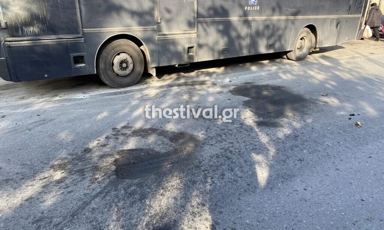 Θεσσαλονίκη: Καταδρομική επίθεση κουκουλοφόρων με μολότοφ σε διμοιρία των ΜΑΤ