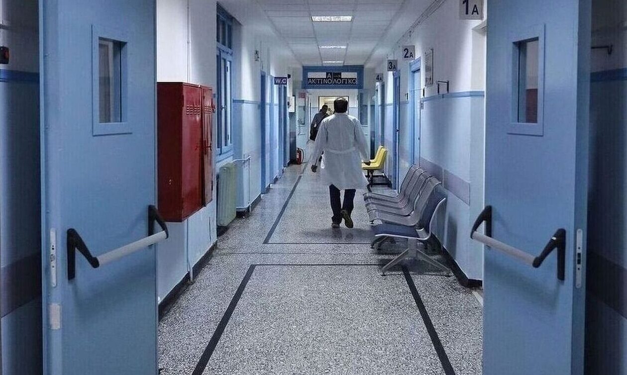 Μέγαρα: Κλωτσούσε στο κεφάλι τον 4χρονο, του είχε πετάξει μέχρι και βραστό νερό
