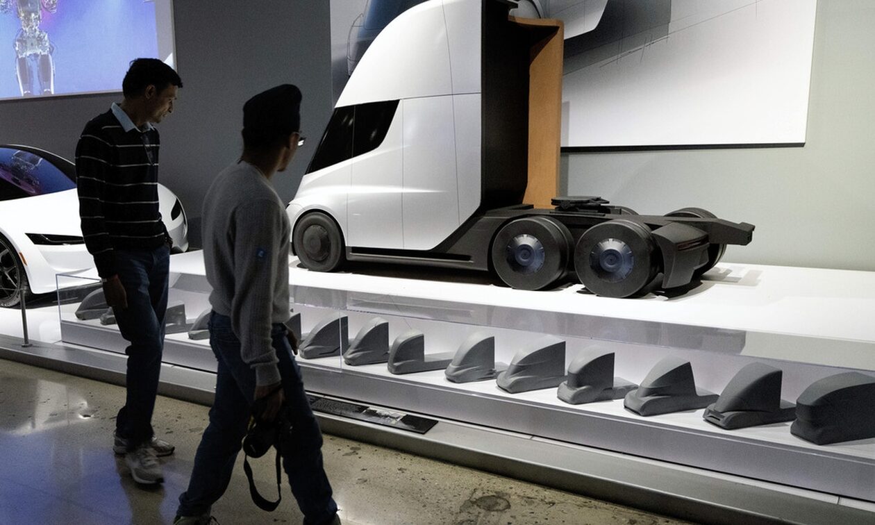 Ερυθρά Θάλασσα: Η Tesla αναστέλλει την παραγωγή στη Γερμανία λόγω έλλειψης εξαρτημάτων