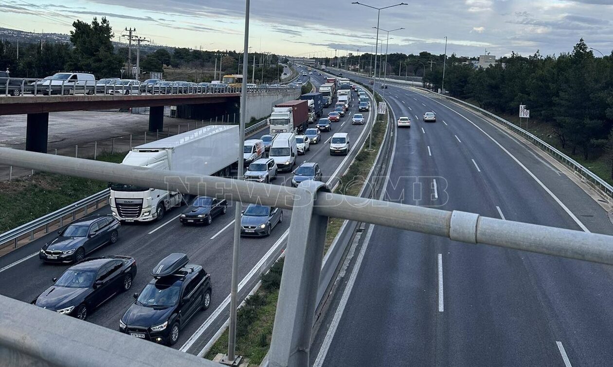 Συμβαίνει τώρα: Σοβαρό τροχαίο στην κάθοδο του Κηφισού – Στο «κόκκινο» η κίνηση, ουρές χιλιομέτρων