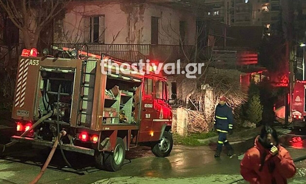 Θεσσαλονίκη: Mεγάλη φωτιά σε μονοκατοικία στην Πολίχνη – Mεγάλη κινητοποίηση της Πυροσβεστικής