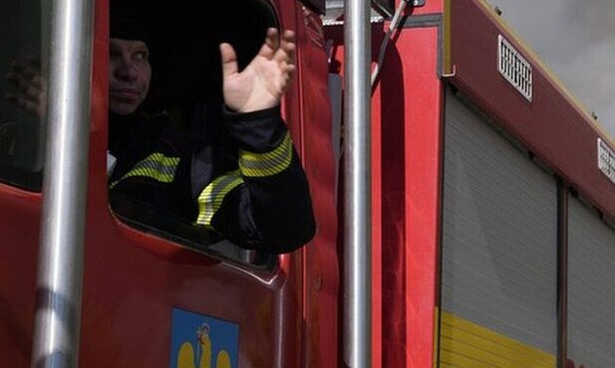 Αμαλιάδα: Τροχαίο με μία τραυματία – Επιχείρηση της Πυροσβεστικής για τον απεγκλωβισμό της
