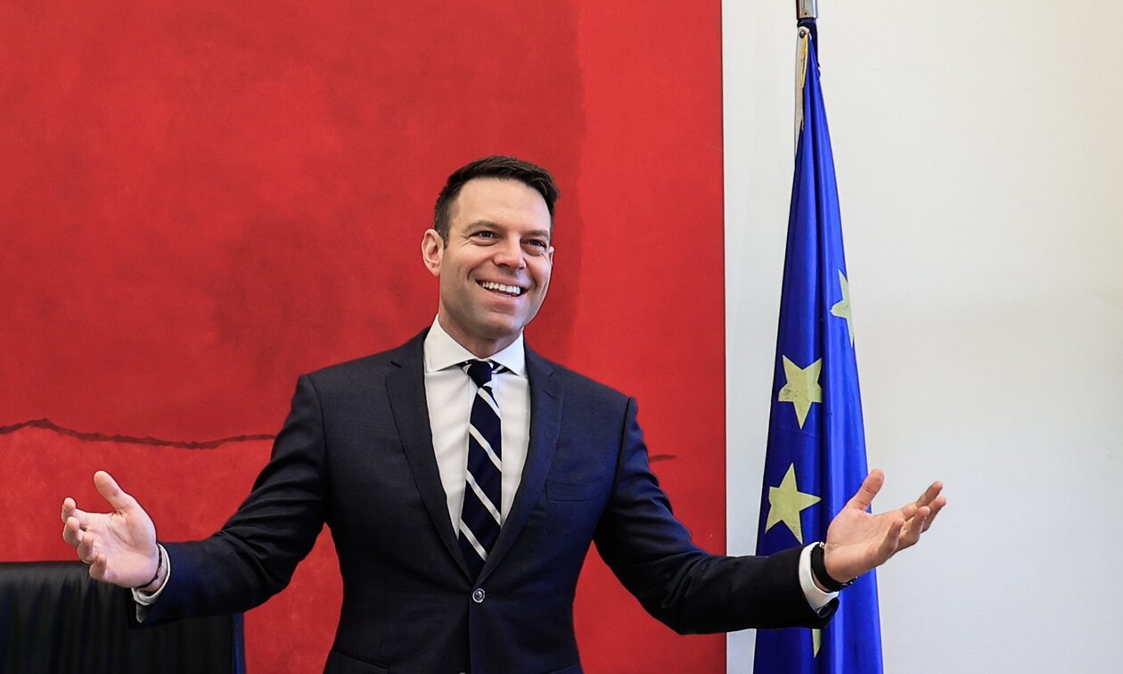 ΣΥΡΙΖΑ: Ο Κασσελάκης έκοψε βασιλόπιτα στην κεντρική επιτροπή του κόμματος – Ποιος έτυχε το φλουρί