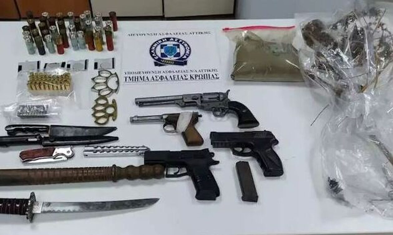 Κορωπί: Συνελήφθη 62χρονος με κλεμμένα αυτοκίνητα, ναρκωτικά και σπαθί κατάνα