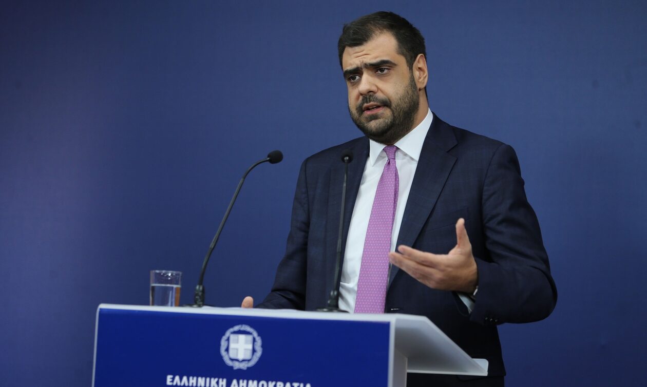 Live η ενημέρωση των πολιτικών συντακτών από τον Παύλο Μαρινάκη