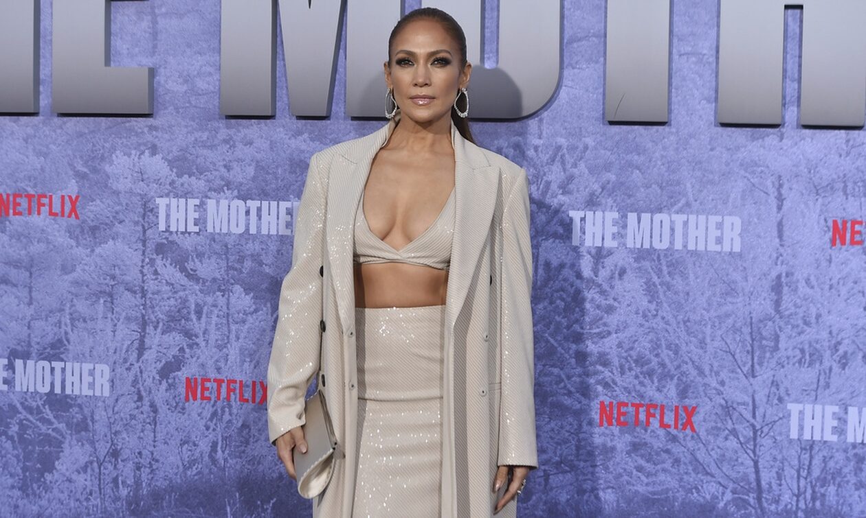 Τζένιφερ Λόπεζ: Η φλογερή φωτογράφιση για το νέο άλμπουμ και το χιούμορ – «Είμαι εξπέρ στους γάμους»