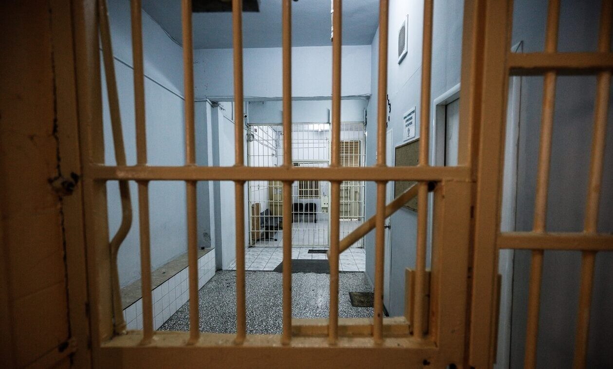 Θεσσαλονίκη: Στη φυλακή η 53χρονη που απέσπασε 280.000 ευρώ από ανυποψίαστα θύματα
