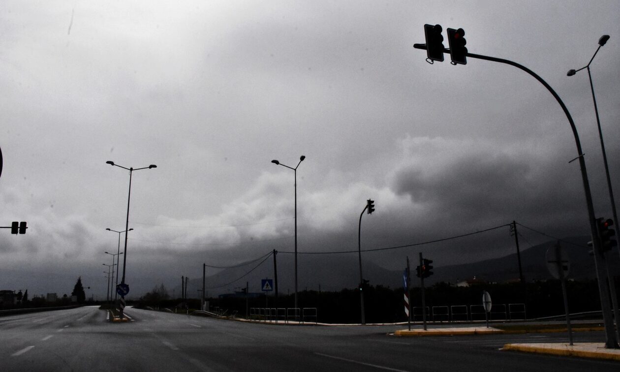 Ο καιρός αύριο: Τρίτη με λασποβροχές και άνοδο της θερμοκρασίας