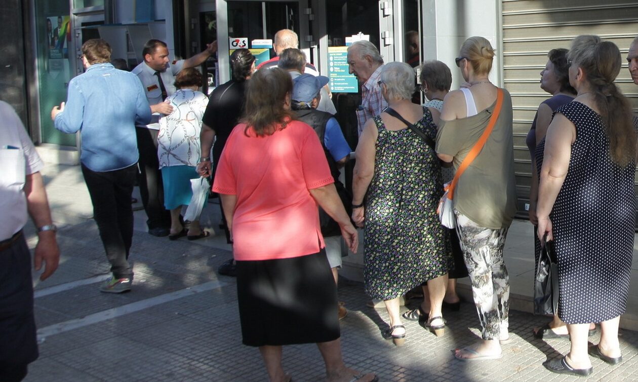 Συντάξεις: Αναδρομικά 54 μηνών σε χιλιάδες συνταξιούχους – Ποιοι θα λάβουν έως και 5.000 ευρώ