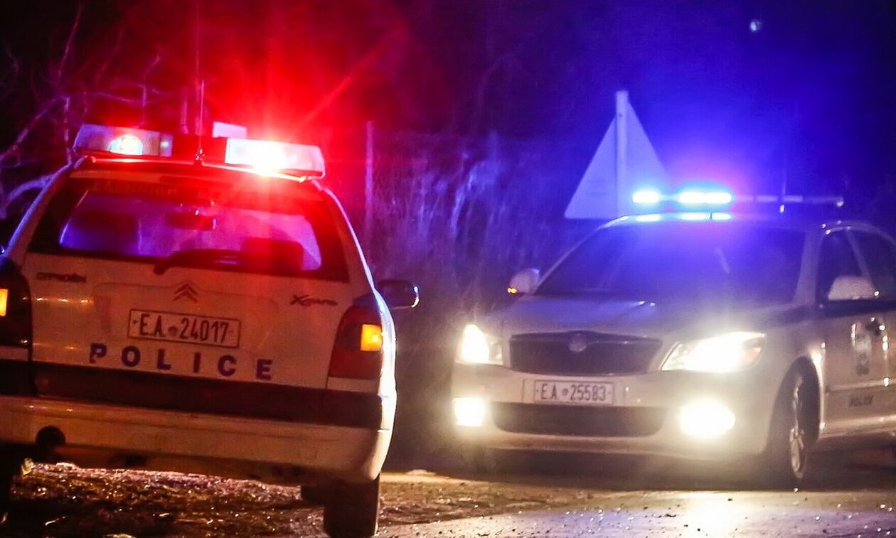 Άνω Βούλα: Αυτοκίνητο έπεσε πάνω σε αντλίες βενζινάδικου