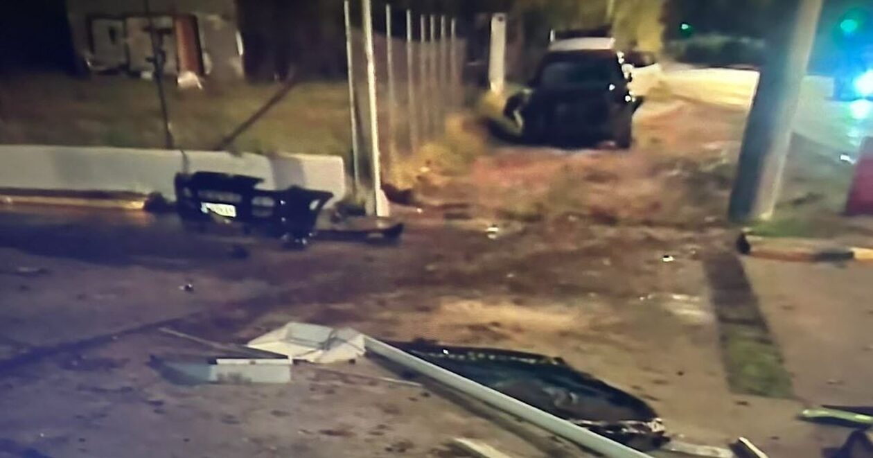 Βομβαρδισμένο τοπίο βενζινάδικο στη Βούλα: «Ισοπεδώθηκε» από πολυτελές τζιπ
