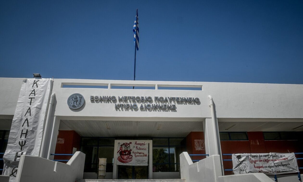 Ζωγράφου: Επίθεση στην Πολυτεχνειούπολη – Ομάδα ατόμων εισέβαλαν στη διοίκηση προκαλώντας φθορές