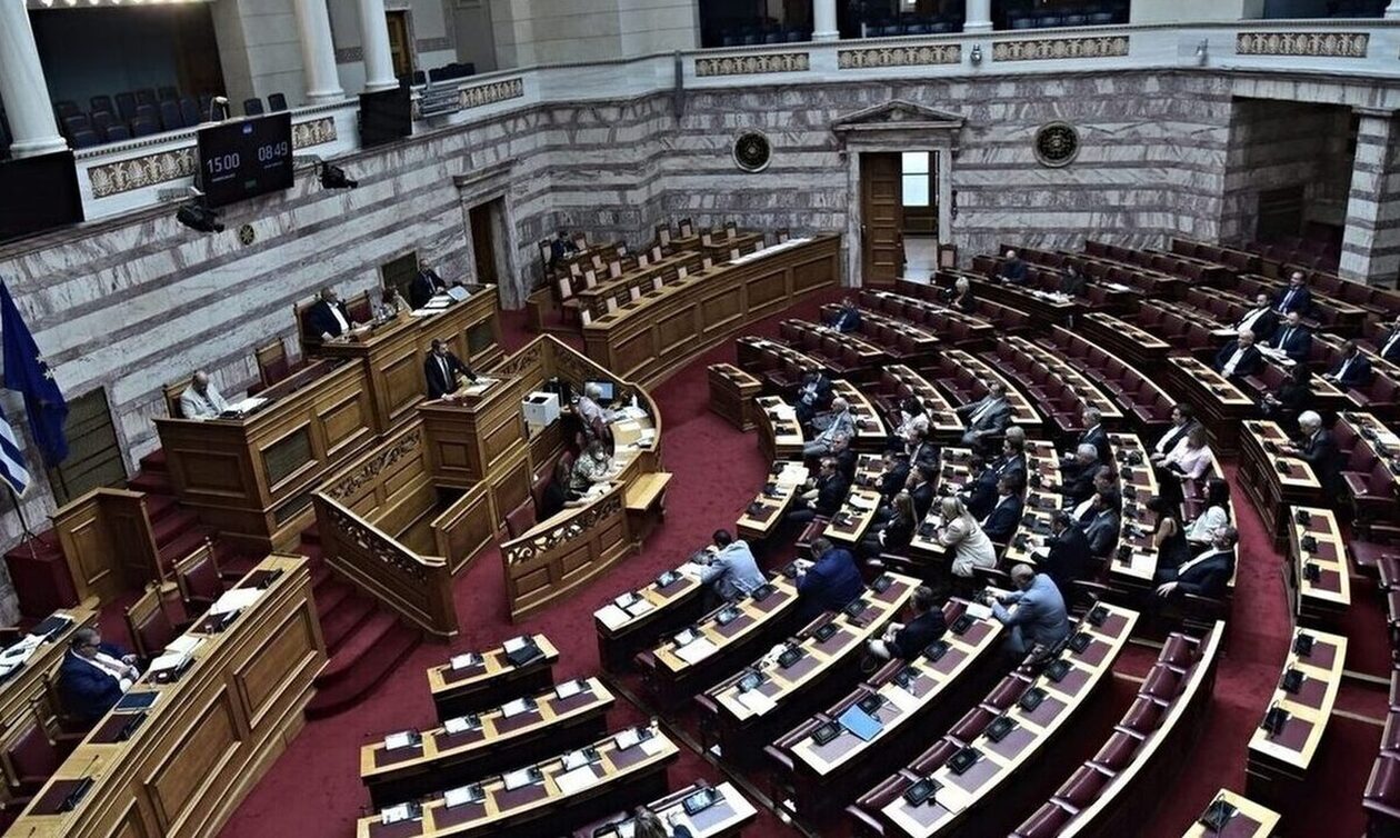 Άγριο επεισόδιο στην Εξεταστική για τα Τέμπη: «Αυτά εκεί που περνάνε» – «Είσαι αισχρός»
