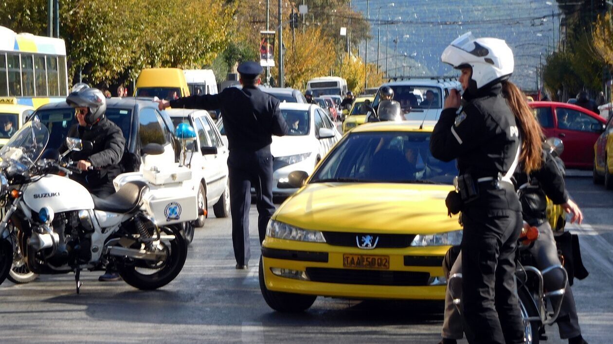 Έρχεται νέος ΚΟΚ: Τέλος στην αφαίρεση πινακίδων – Επιτήρηση των δρόμων μέσω τεχνητής νοημοσύνης