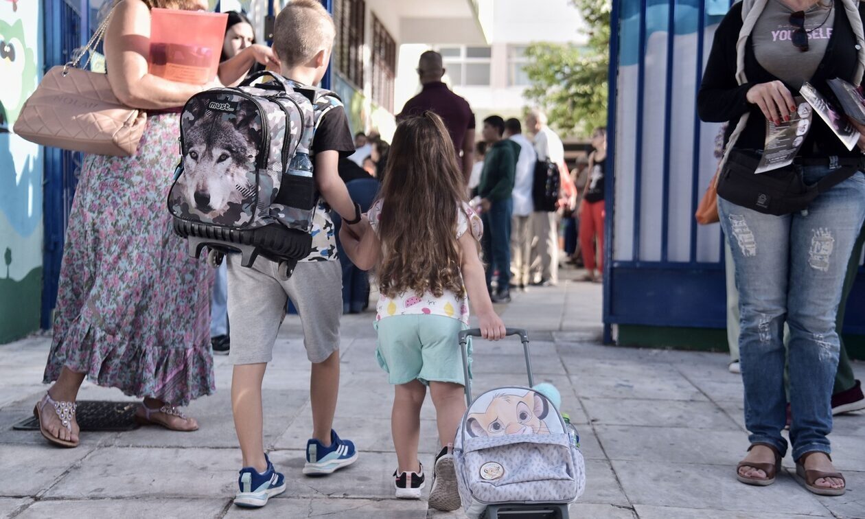Εορτή Τριών Ιεραρχών: Τι θα ισχύσει τελικά για τα σχολεία