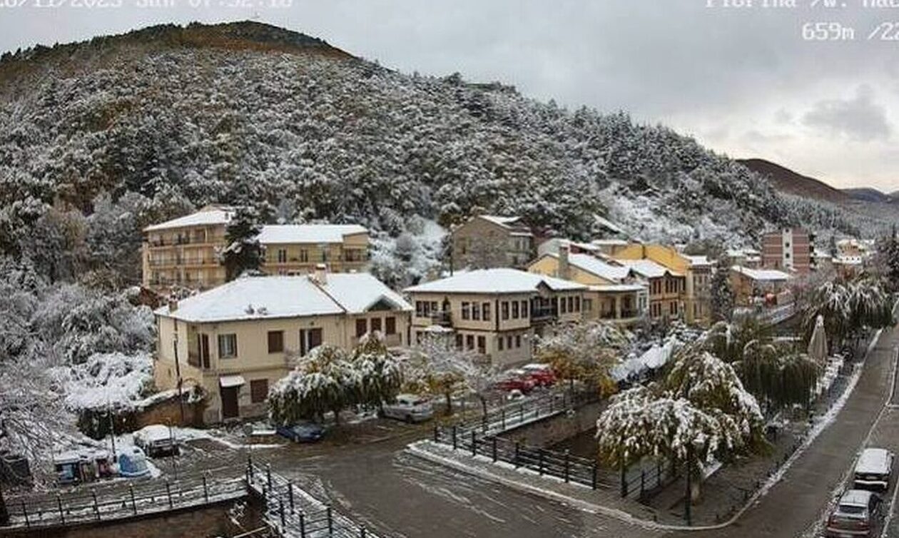 Καιρός: Ξεκίνησε η επέλαση του χιονιά – Το έστρωσε στη Φλώρινα (LIVE εικόνα)