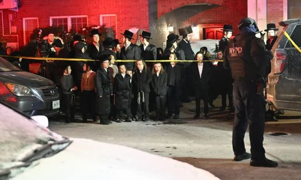 Άγριο έγκλημα στο Μπρούκλιν: Άνδρας μαχαίρωσε τους γονείς του και ταμπουρώθηκε στο διαμέρισμά τους