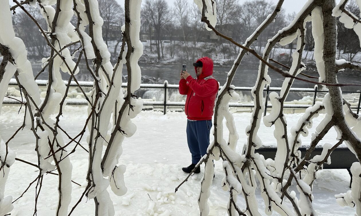 «Πάγωσαν» οι ΗΠΑ: Πάνω από 80 οι νεκροί από το πολικό ψύχος – Χωρίς νερό, ρεύμα χιλιάδες πολίτες