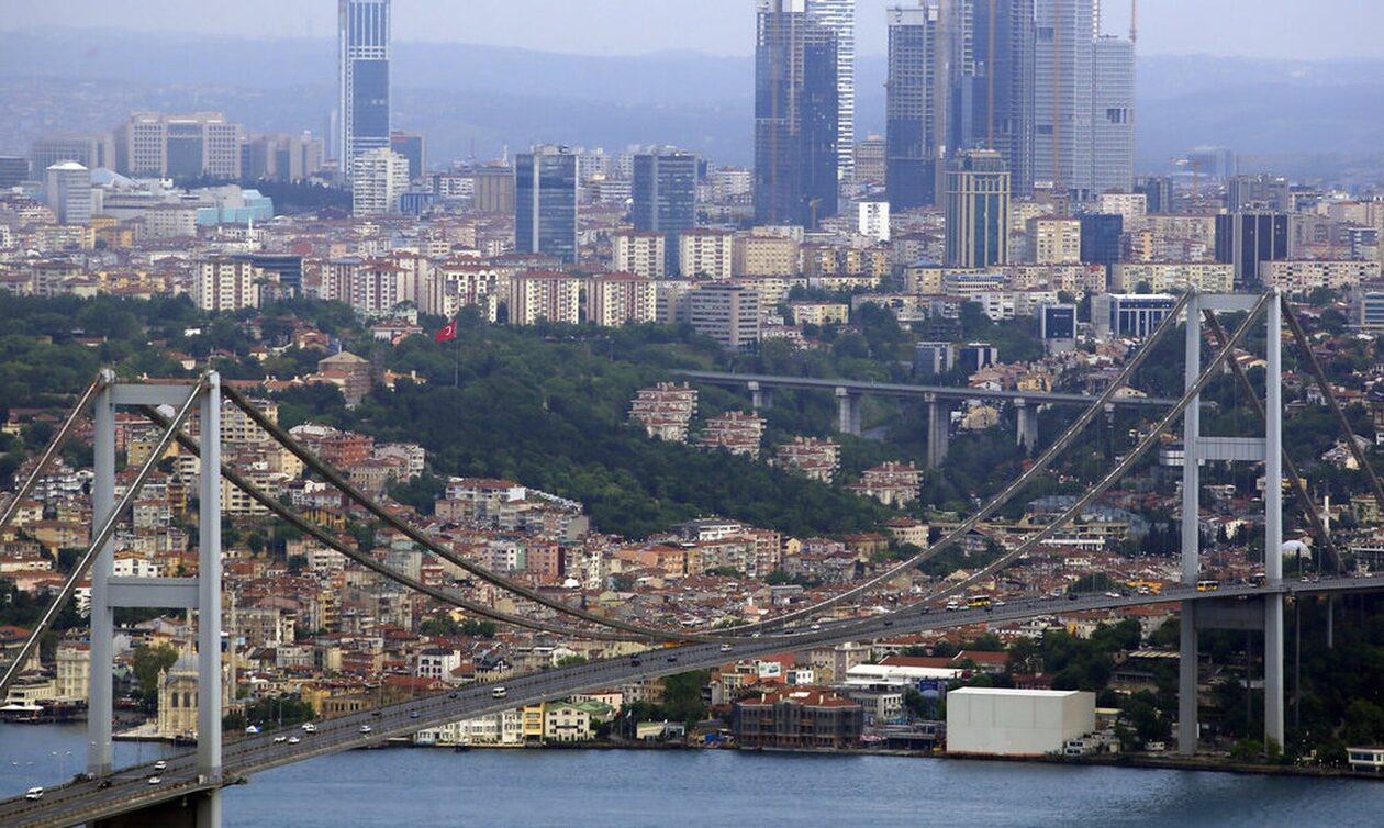Toυρκία: Γιατί διακόπηκε η κυκλοφορία στα στενά του Βοσπόρου