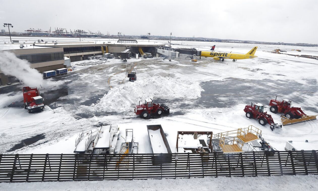 Κακοκαιρία Αίσα: Δεκάδες πτήσεις ματαιώθηκαν σε Ιρλανδία και Ολλανδία
