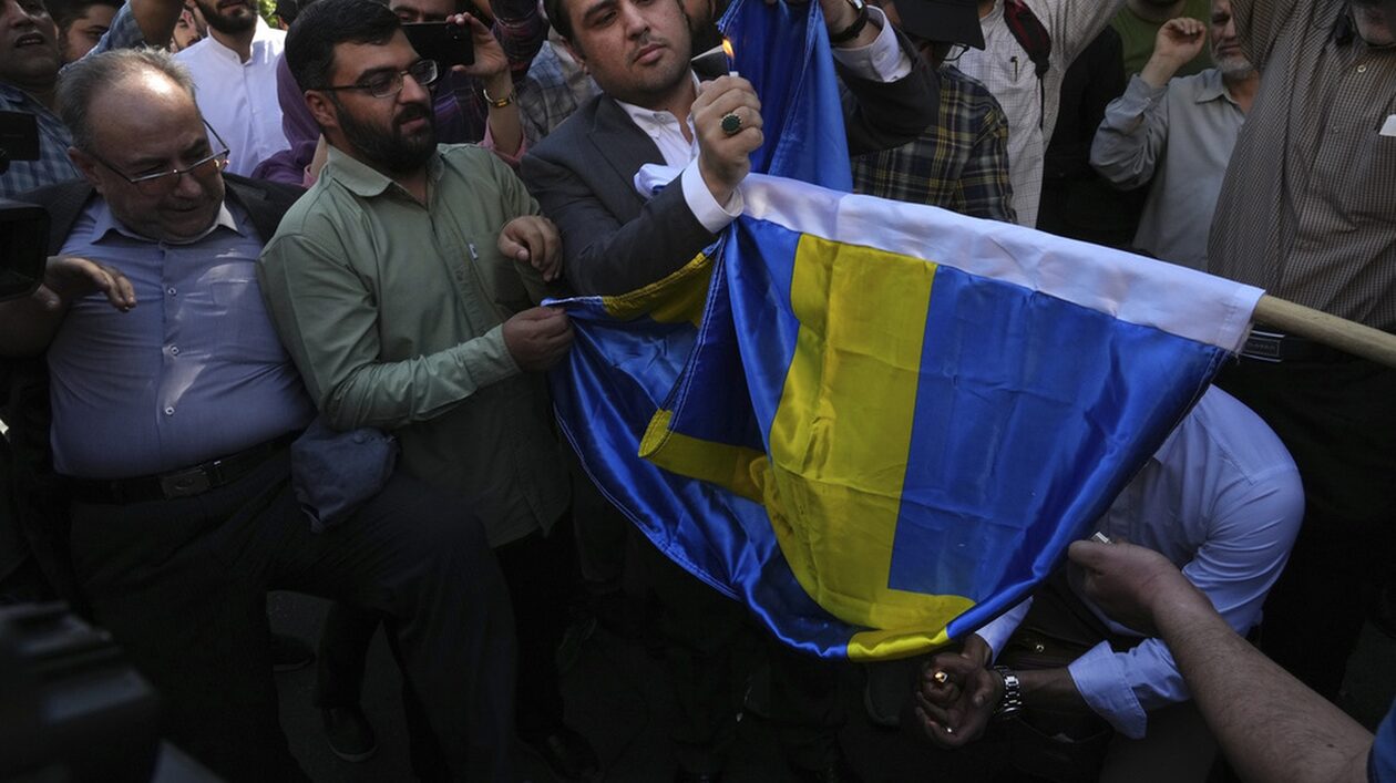 Σουηδία: Πέντε άτομα εισέβαλλαν στην πρεσβεία του Ιράν στη Στοκχόλμη