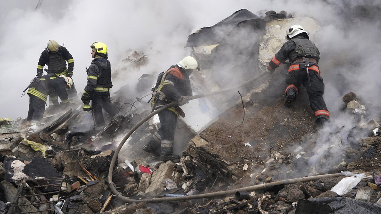 Πόλεμος στην Ουκρανία: 18 νεκροί και 130 τραυματίες από ρωσικά πλήγματα, ανακοίνωσε ο Ζελένσκι