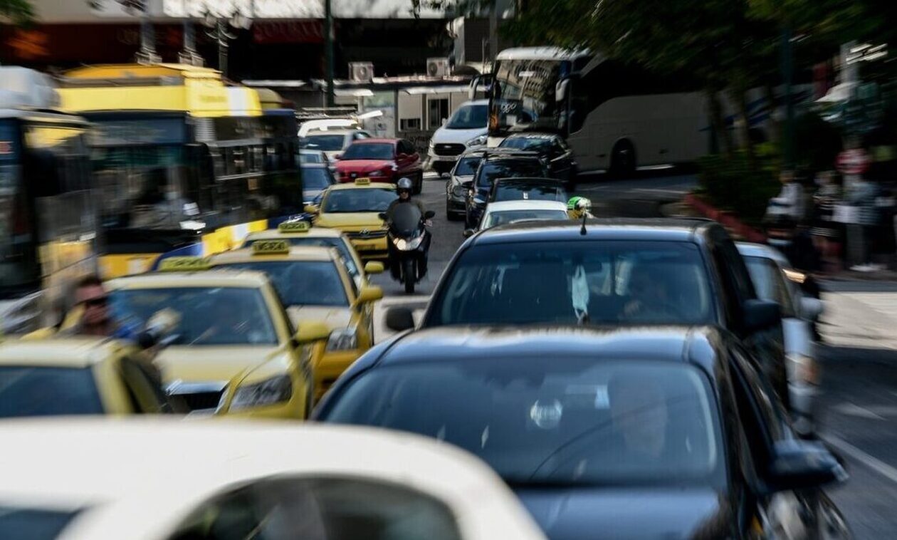 Κίνηση τώρα: Μποτιλιάρισμα σε Κηφισίας και Κηφισό – Πού αλλού παρατηρούνται καθυστερήσεις