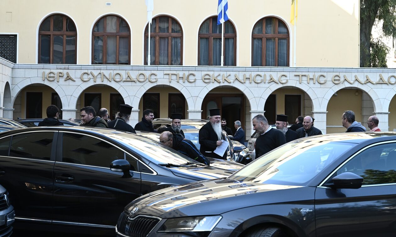 «Ιερός πόλεμος» για τη βάπτιση παιδιών ομόφυλων ζευγαριών
