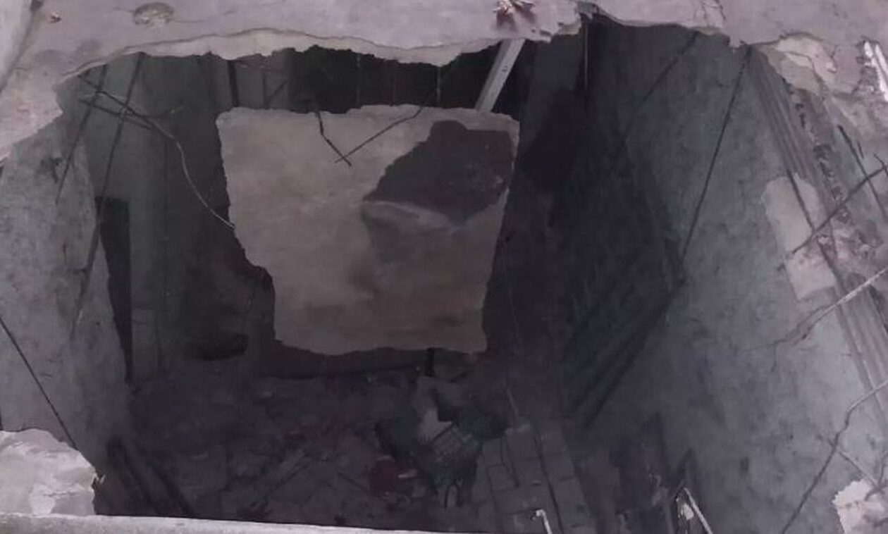 Θεσσαλονίκη: Δύο νέοι είδαν τη γη να ανοίγει – Έπεσαν σε τρύπα τριών μέτρων
