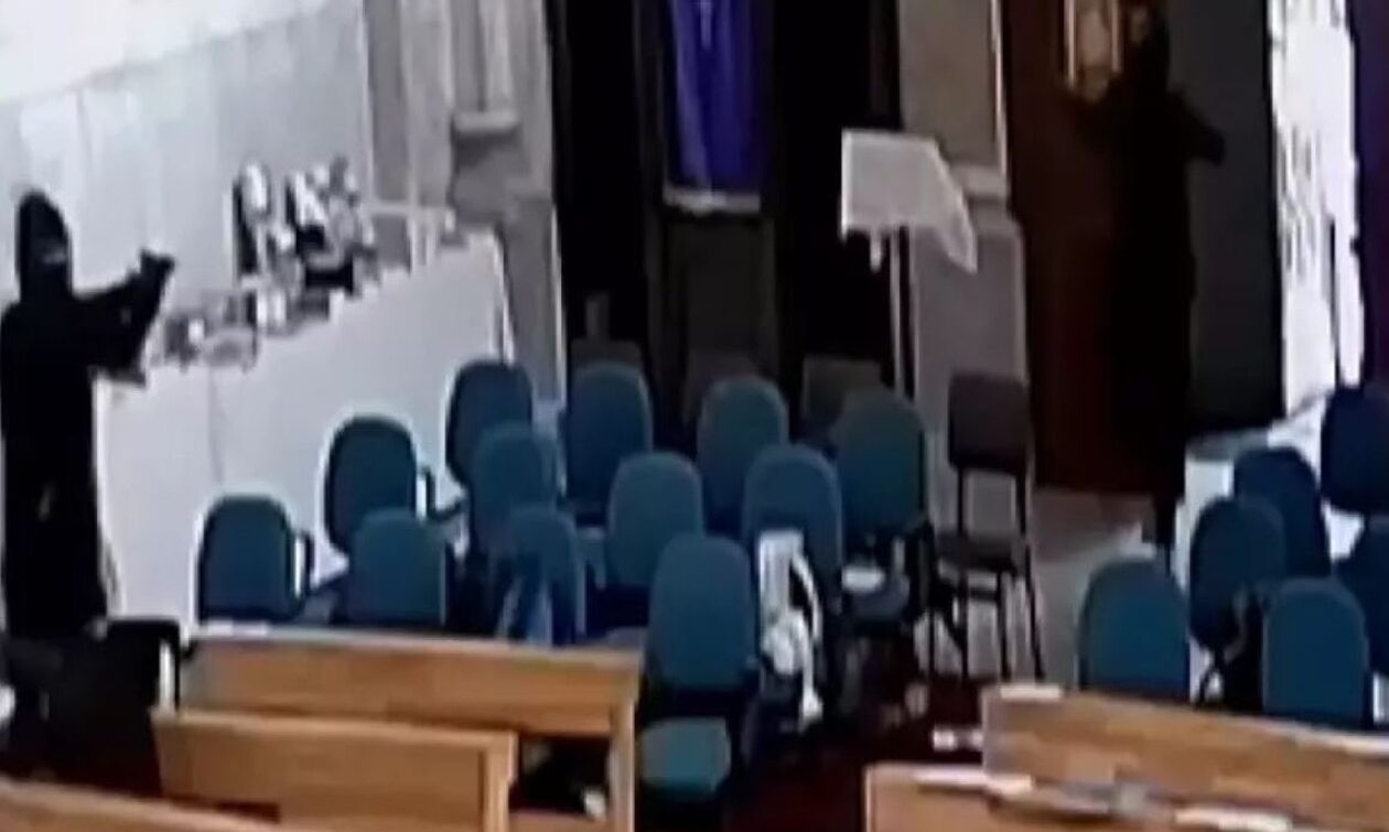 Τουρκία: Η στιγμή που οι κουκουλοφόροι ανοίγουν πυρ στην εκκλησία – Το μήνυμα που έστειλε ο Ερντογάν