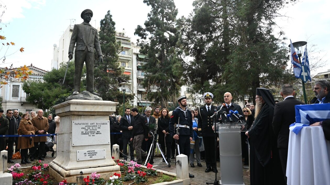 Συγκίνηση στην επιμνημόσυνη δέηση στη μνήμη του πεσόντα των Ιμίων Αντιναυάρχου Παναγιώτη Βλαχάκου