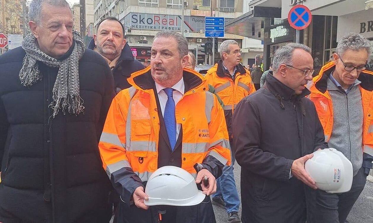 Θεσσαλονίκη: Σηκώθηκαν οι λαμαρίνες του μετρό από τις οδούς Εγνατία και Βενιζέλου
