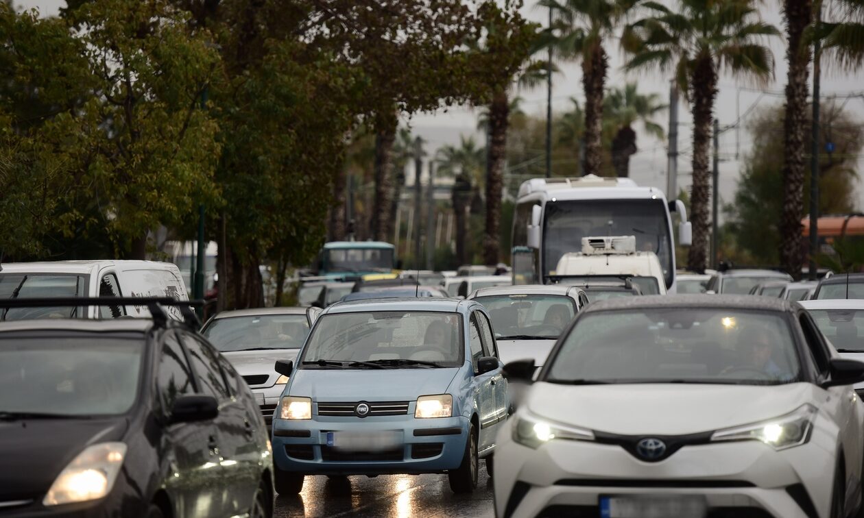Κίνηση τώρα: Ακινητοποιημένο όχημα στην Κατεχάκη – Στο κόκκινο ο Κηφισός