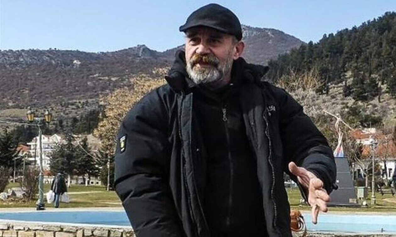 Κωσταντίνος Πολυχρονόπουλος: Τι απαντά ξανθιά γυναίκα που «φωτογράφισαν» μάρτυρες στο πλευρό του