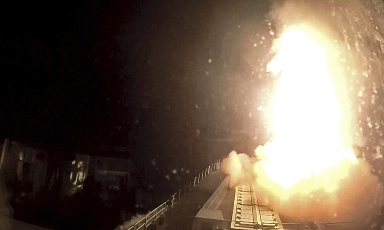 Οι Χούθι έπληξαν εμπορικό πλοίο στα ανοικτά της Υεμένης