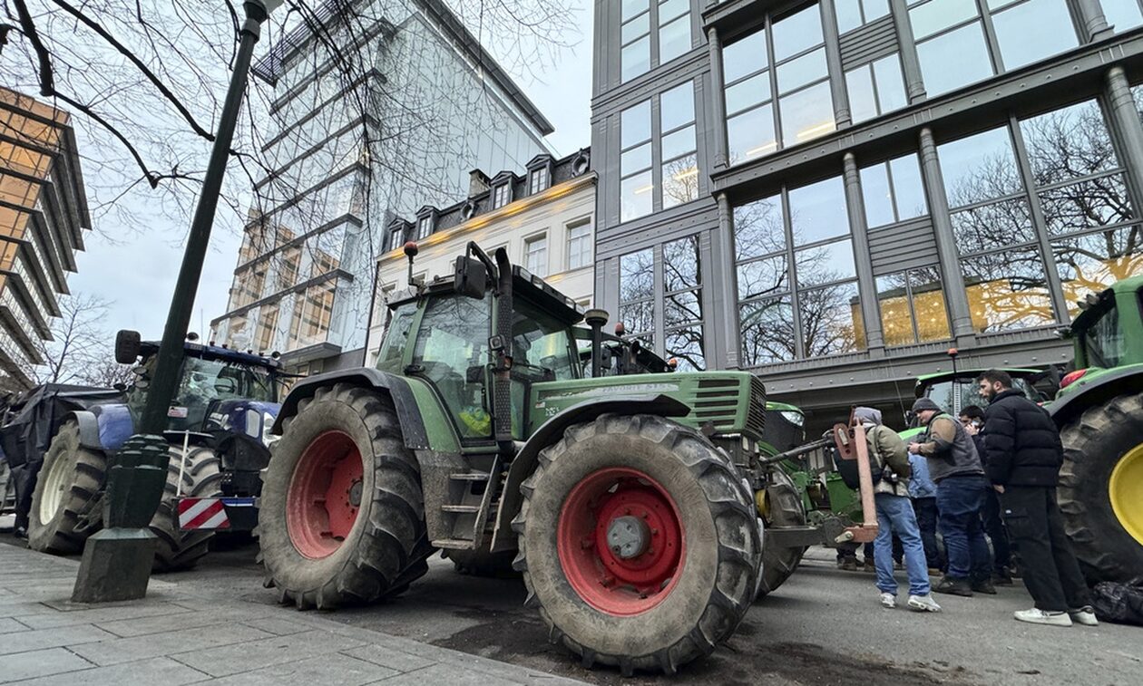 ΕΕ: Σύνοδος Κορυφής υπό την πολιορκία των αγροτών – Η πρώτη μικρή «νίκη» των διαδηλωτών